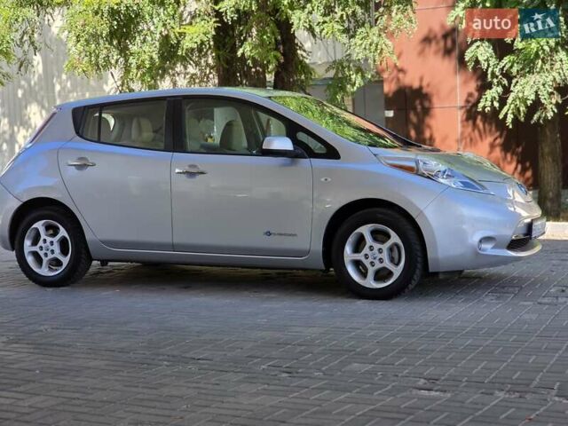Сірий Ніссан Ліф, об'ємом двигуна 0 л та пробігом 112 тис. км за 4790 $, фото 1 на Automoto.ua