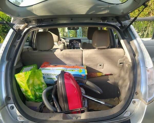 Серый Ниссан Лиф, объемом двигателя 0 л и пробегом 160 тыс. км за 6700 $, фото 8 на Automoto.ua