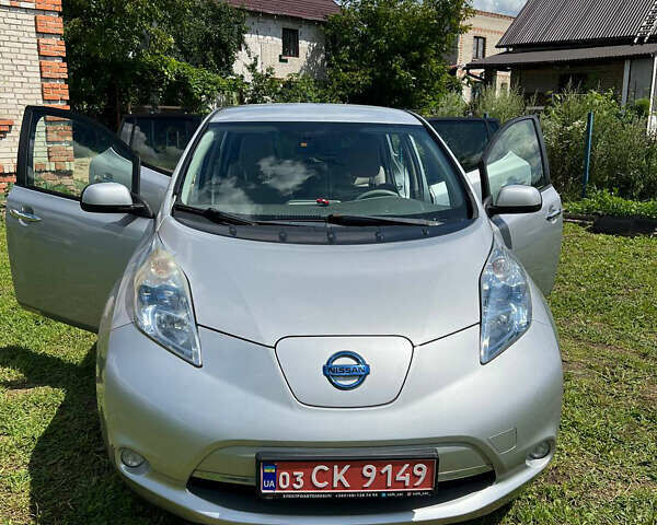Серый Ниссан Лиф, объемом двигателя 0 л и пробегом 164 тыс. км за 3950 $, фото 2 на Automoto.ua