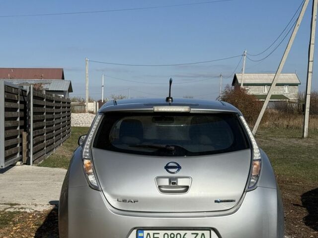 Сірий Ніссан Ліф, об'ємом двигуна 0 л та пробігом 115 тис. км за 5100 $, фото 3 на Automoto.ua