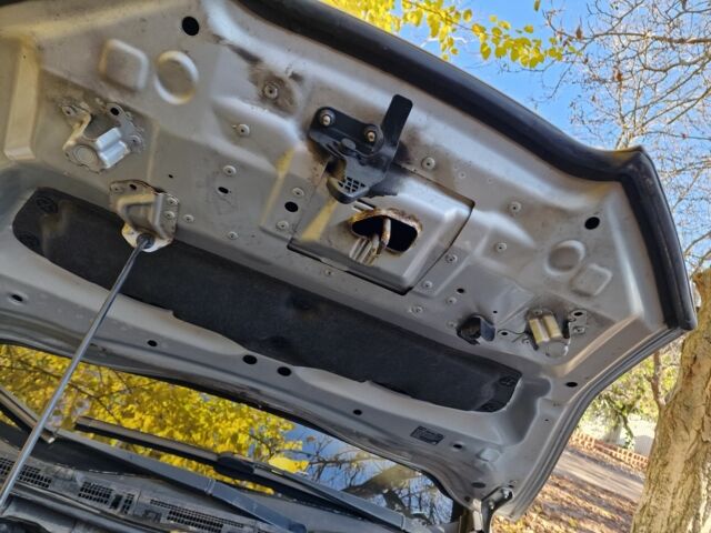 Серый Ниссан Лиф, объемом двигателя 0 л и пробегом 142 тыс. км за 5500 $, фото 14 на Automoto.ua