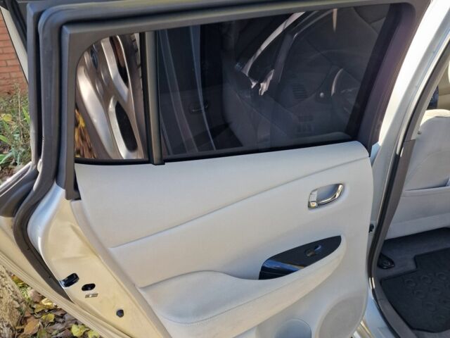 Серый Ниссан Лиф, объемом двигателя 0 л и пробегом 142 тыс. км за 5500 $, фото 10 на Automoto.ua