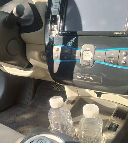 Серый Ниссан Лиф, объемом двигателя 0 л и пробегом 160 тыс. км за 6700 $, фото 10 на Automoto.ua