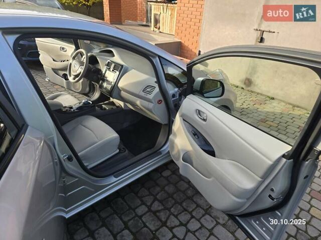 Сірий Ніссан Ліф, об'ємом двигуна 0 л та пробігом 126 тис. км за 4400 $, фото 12 на Automoto.ua