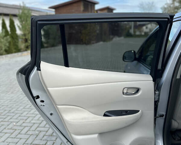 Серый Ниссан Лиф, объемом двигателя 0 л и пробегом 69 тыс. км за 5650 $, фото 14 на Automoto.ua