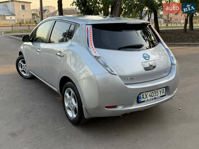 Серый Ниссан Лиф, объемом двигателя 0 л и пробегом 136 тыс. км за 5000 $, фото 7 на Automoto.ua