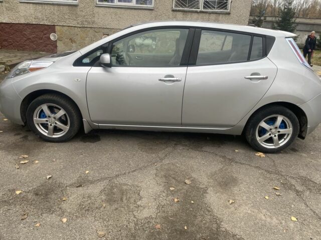 Серый Ниссан Лиф, объемом двигателя 0 л и пробегом 156 тыс. км за 3300 $, фото 5 на Automoto.ua