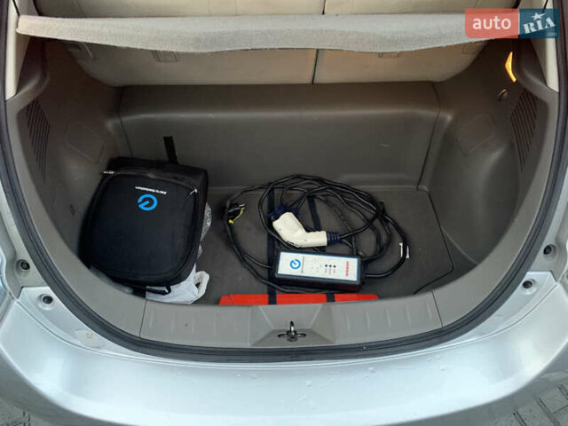 Серый Ниссан Лиф, объемом двигателя 0 л и пробегом 68 тыс. км за 5300 $, фото 13 на Automoto.ua