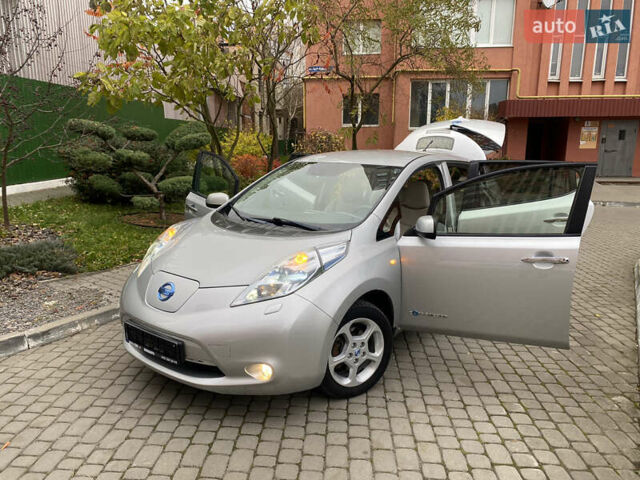 Сірий Ніссан Ліф, об'ємом двигуна 0 л та пробігом 118 тис. км за 5500 $, фото 2 на Automoto.ua