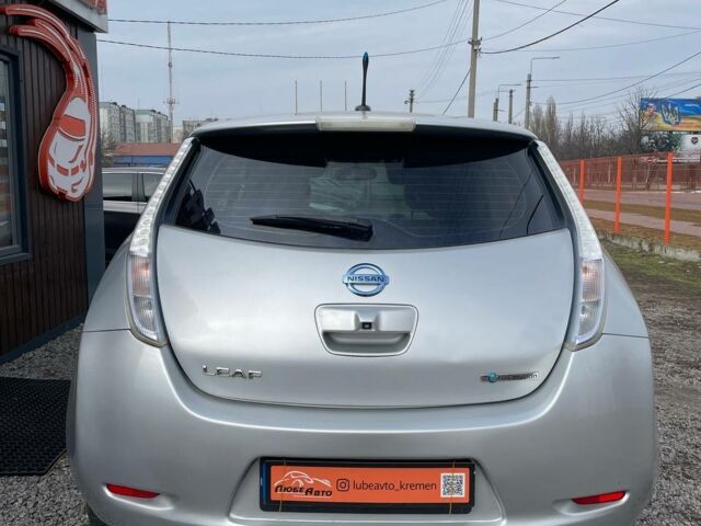 Серый Ниссан Лиф, объемом двигателя 0 л и пробегом 136 тыс. км за 5900 $, фото 3 на Automoto.ua