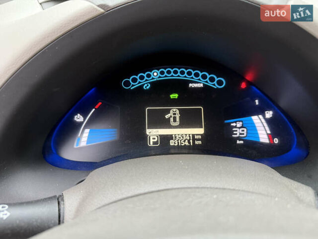 Сірий Ніссан Ліф, об'ємом двигуна 0 л та пробігом 135 тис. км за 4990 $, фото 16 на Automoto.ua