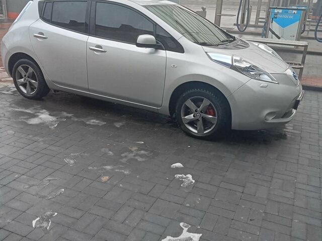 Сірий Ніссан Ліф, об'ємом двигуна 0 л та пробігом 130 тис. км за 4400 $, фото 1 на Automoto.ua