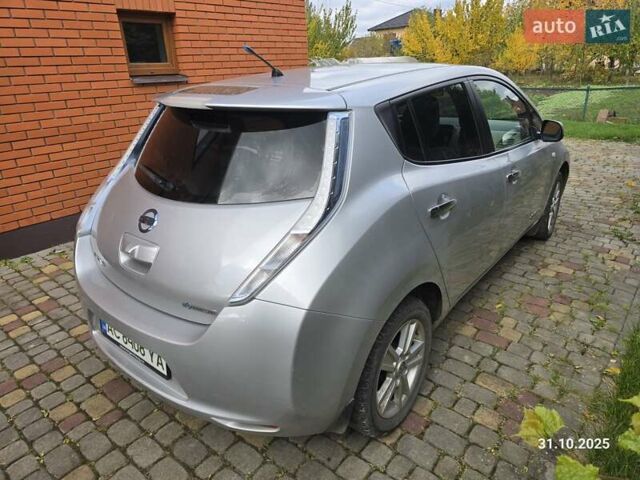 Сірий Ніссан Ліф, об'ємом двигуна 0 л та пробігом 126 тис. км за 4400 $, фото 7 на Automoto.ua
