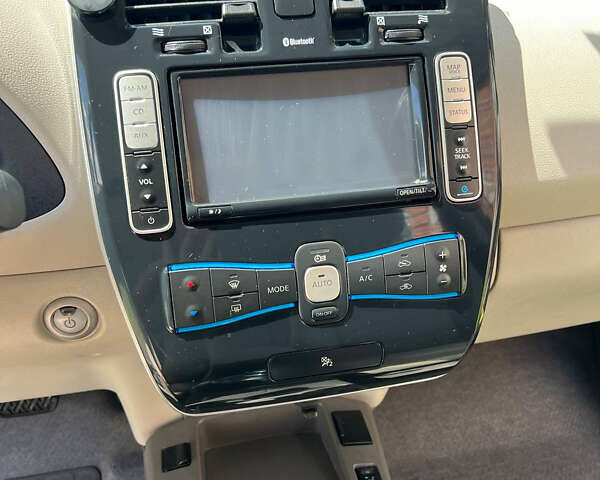 Серый Ниссан Лиф, объемом двигателя 0 л и пробегом 164 тыс. км за 3950 $, фото 6 на Automoto.ua