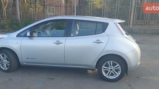 Серый Ниссан Лиф, объемом двигателя 0 л и пробегом 105 тыс. км за 5000 $, фото 11 на Automoto.ua