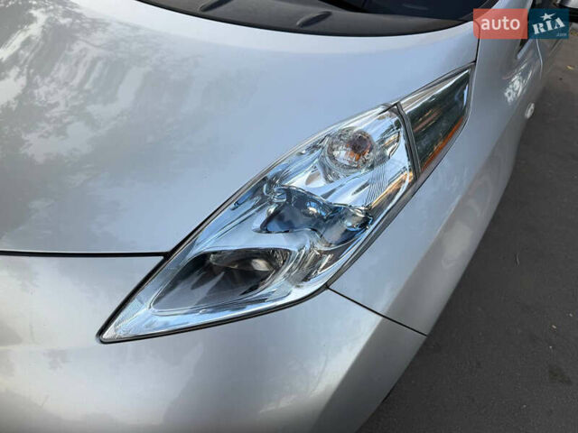 Серый Ниссан Лиф, объемом двигателя 0 л и пробегом 136 тыс. км за 5000 $, фото 13 на Automoto.ua