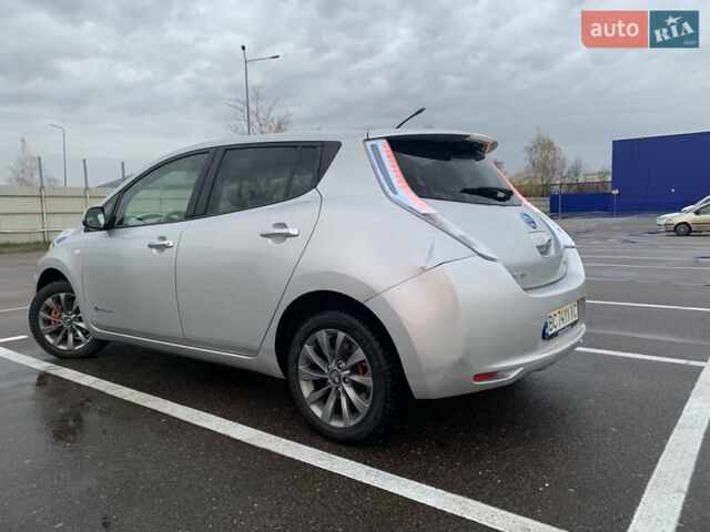 Серый Ниссан Лиф, объемом двигателя 0 л и пробегом 68 тыс. км за 5300 $, фото 5 на Automoto.ua