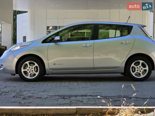 Сірий Ніссан Ліф, об'ємом двигуна 0 л та пробігом 112 тис. км за 4790 $, фото 3 на Automoto.ua