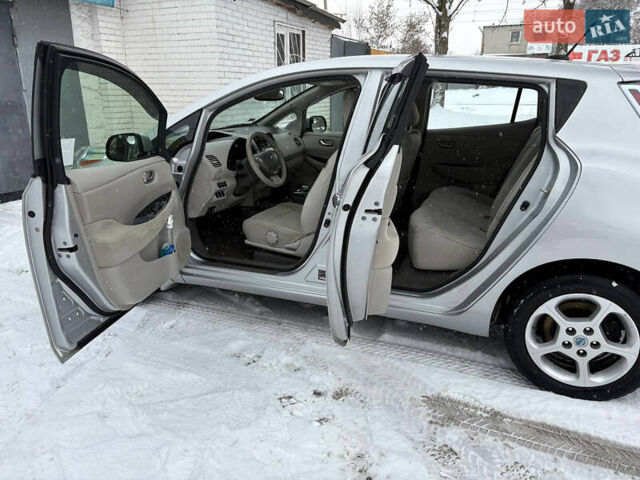 Сірий Ніссан Ліф, об'ємом двигуна 0 л та пробігом 120 тис. км за 4500 $, фото 5 на Automoto.ua