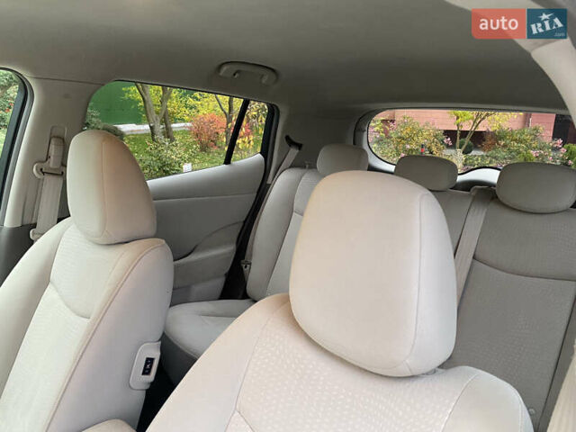 Сірий Ніссан Ліф, об'ємом двигуна 0 л та пробігом 118 тис. км за 5500 $, фото 26 на Automoto.ua