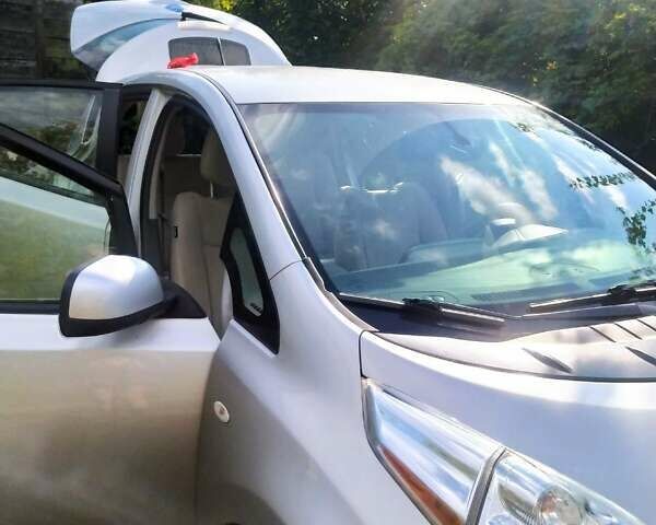 Серый Ниссан Лиф, объемом двигателя 0 л и пробегом 160 тыс. км за 6700 $, фото 2 на Automoto.ua