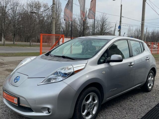 Серый Ниссан Лиф, объемом двигателя 0 л и пробегом 136 тыс. км за 5900 $, фото 7 на Automoto.ua