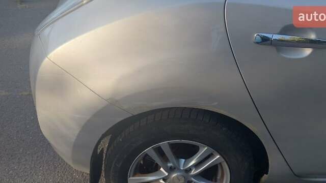 Серый Ниссан Лиф, объемом двигателя 0 л и пробегом 105 тыс. км за 5000 $, фото 7 на Automoto.ua