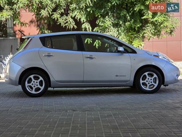 Сірий Ніссан Ліф, об'ємом двигуна 0 л та пробігом 112 тис. км за 4790 $, фото 7 на Automoto.ua