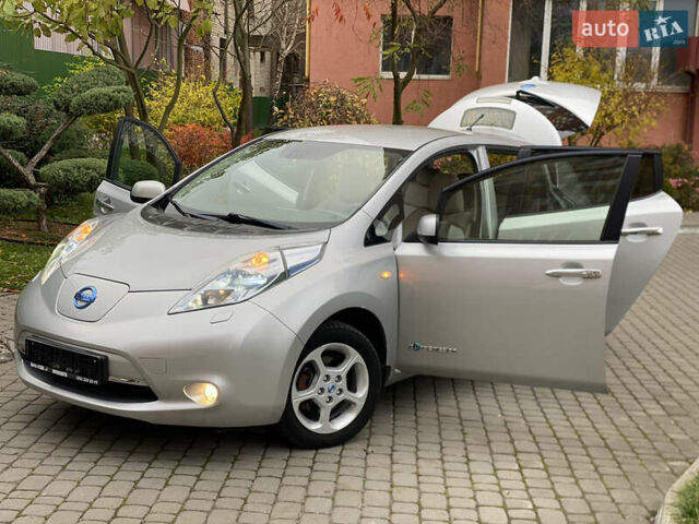 Сірий Ніссан Ліф, об'ємом двигуна 0 л та пробігом 118 тис. км за 5500 $, фото 1 на Automoto.ua