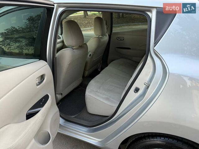 Серый Ниссан Лиф, объемом двигателя 0 л и пробегом 136 тыс. км за 5000 $, фото 20 на Automoto.ua