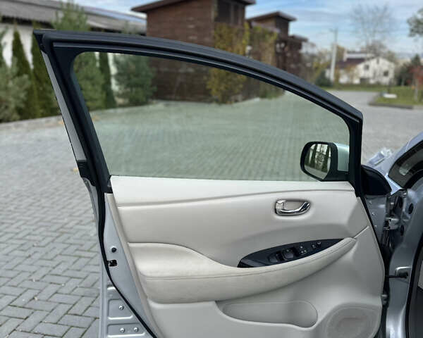 Серый Ниссан Лиф, объемом двигателя 0 л и пробегом 69 тыс. км за 5650 $, фото 5 на Automoto.ua