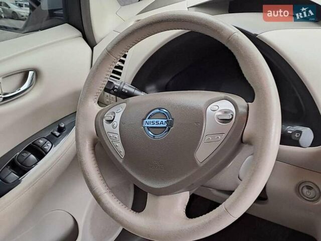Серый Ниссан Лиф, объемом двигателя 0 л и пробегом 144 тыс. км за 5990 $, фото 17 на Automoto.ua