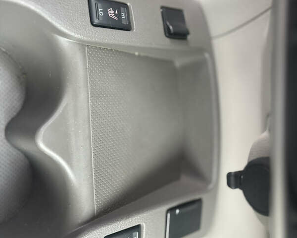 Сірий Ніссан Ліф, об'ємом двигуна 0 л та пробігом 99 тис. км за 3950 $, фото 19 на Automoto.ua