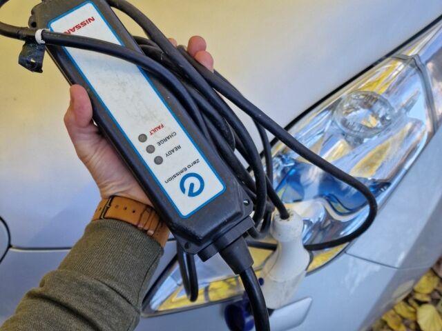 Серый Ниссан Лиф, объемом двигателя 0 л и пробегом 142 тыс. км за 5500 $, фото 16 на Automoto.ua