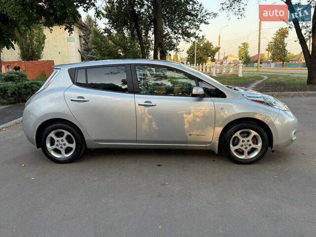 Серый Ниссан Лиф, объемом двигателя 0 л и пробегом 136 тыс. км за 5000 $, фото 10 на Automoto.ua