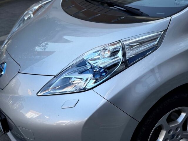 Серый Ниссан Лиф, объемом двигателя 0 л и пробегом 113 тыс. км за 6000 $, фото 4 на Automoto.ua