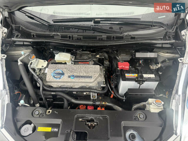 Сірий Ніссан Ліф, об'ємом двигуна 0 л та пробігом 99 тис. км за 3950 $, фото 30 на Automoto.ua