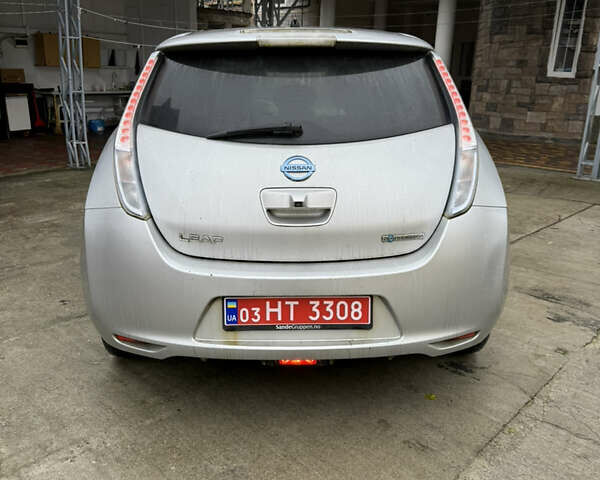 Сірий Ніссан Ліф, об'ємом двигуна 0 л та пробігом 135 тис. км за 4990 $, фото 10 на Automoto.ua