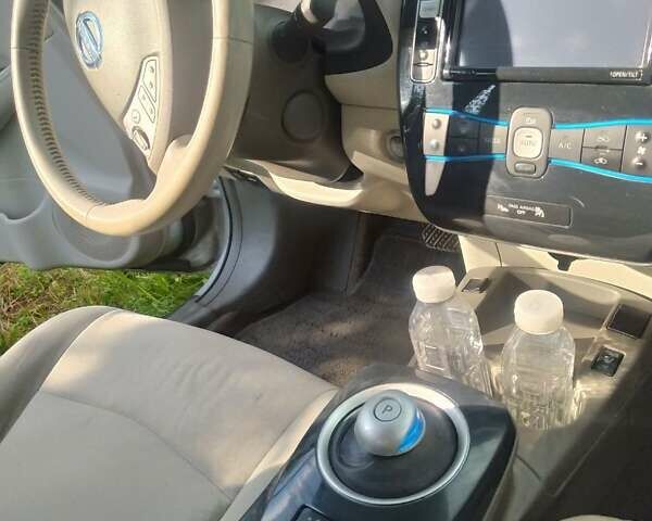 Серый Ниссан Лиф, объемом двигателя 0 л и пробегом 160 тыс. км за 6700 $, фото 9 на Automoto.ua