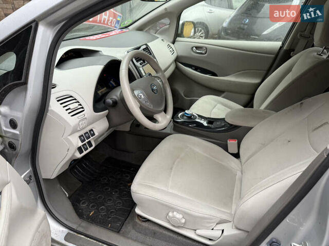 Сірий Ніссан Ліф, об'ємом двигуна 0 л та пробігом 135 тис. км за 4990 $, фото 14 на Automoto.ua