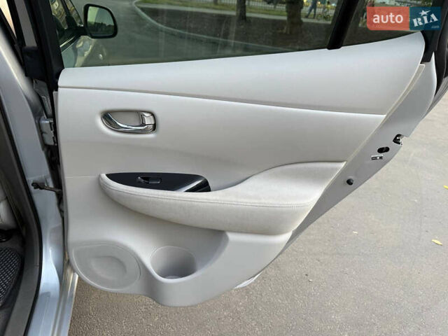 Серый Ниссан Лиф, объемом двигателя 0 л и пробегом 136 тыс. км за 5000 $, фото 23 на Automoto.ua