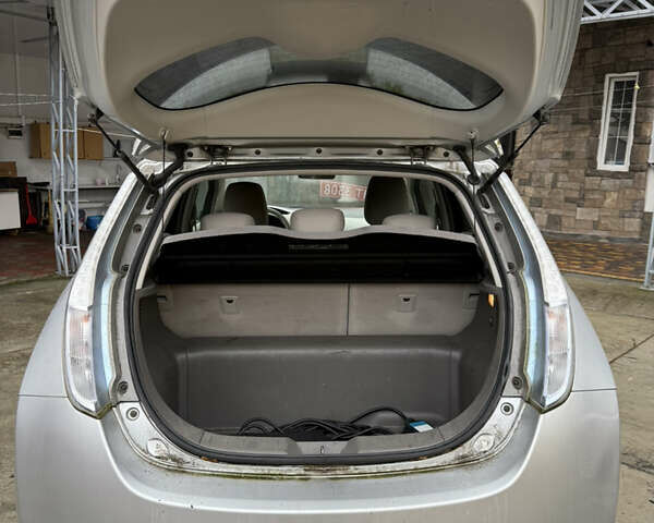 Сірий Ніссан Ліф, об'ємом двигуна 0 л та пробігом 135 тис. км за 4990 $, фото 22 на Automoto.ua