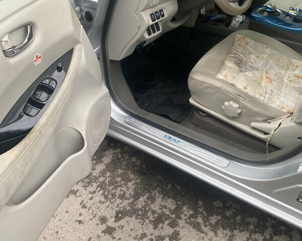 Серый Ниссан Лиф, объемом двигателя 0 л и пробегом 158 тыс. км за 4500 $, фото 6 на Automoto.ua