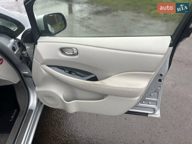 Сірий Ніссан Ліф, об'ємом двигуна 0 л та пробігом 99 тис. км за 3950 $, фото 25 на Automoto.ua