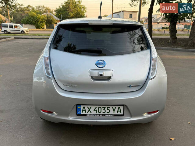 Серый Ниссан Лиф, объемом двигателя 0 л и пробегом 136 тыс. км за 5000 $, фото 8 на Automoto.ua