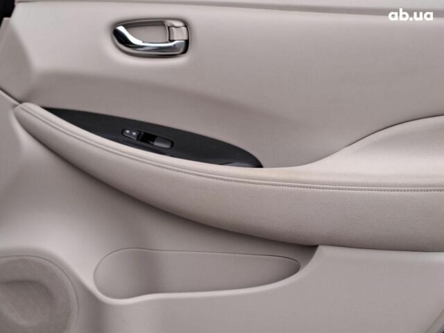 Серый Ниссан Лиф, объемом двигателя 0 л и пробегом 144 тыс. км за 5990 $, фото 12 на Automoto.ua