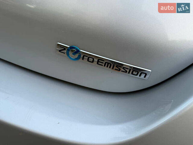 Серый Ниссан Лиф, объемом двигателя 0 л и пробегом 136 тыс. км за 5000 $, фото 22 на Automoto.ua