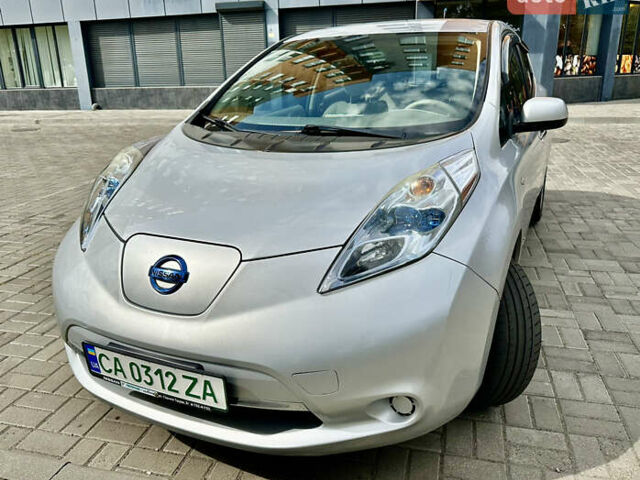 Сірий Ніссан Ліф, об'ємом двигуна 0 л та пробігом 139 тис. км за 4999 $, фото 2 на Automoto.ua