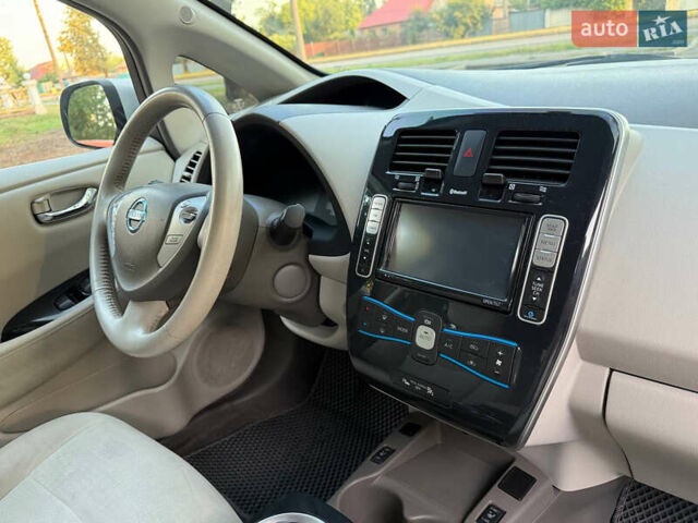 Серый Ниссан Лиф, объемом двигателя 0 л и пробегом 136 тыс. км за 5000 $, фото 31 на Automoto.ua