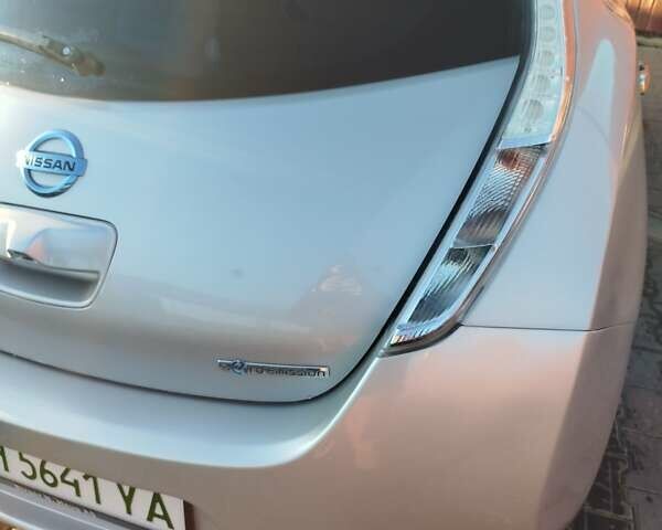 Серый Ниссан Лиф, объемом двигателя 0 л и пробегом 130 тыс. км за 6000 $, фото 1 на Automoto.ua